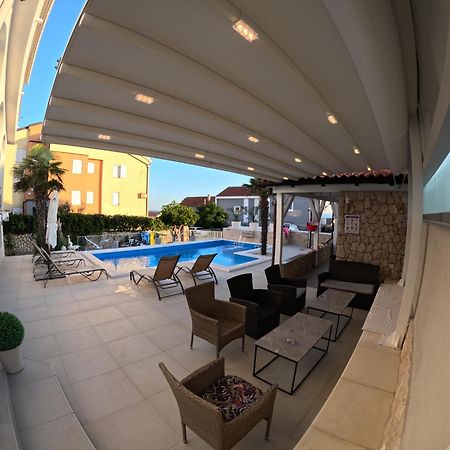 Apartments Sun Dance With Heated Pool Novalja Eksteriør bilde